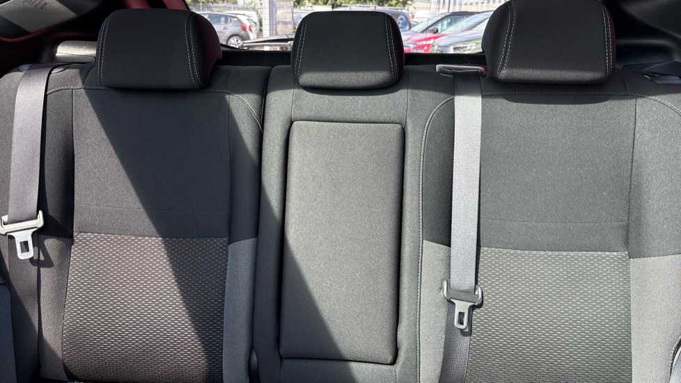 Nissan Qashqai 1.5 dCi N-Connecta 5dr Diesel Hatchback - Image 15