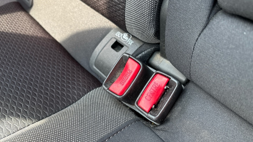 Nissan Qashqai 1.5 dCi N-Connecta 5dr Diesel Hatchback - Image 17
