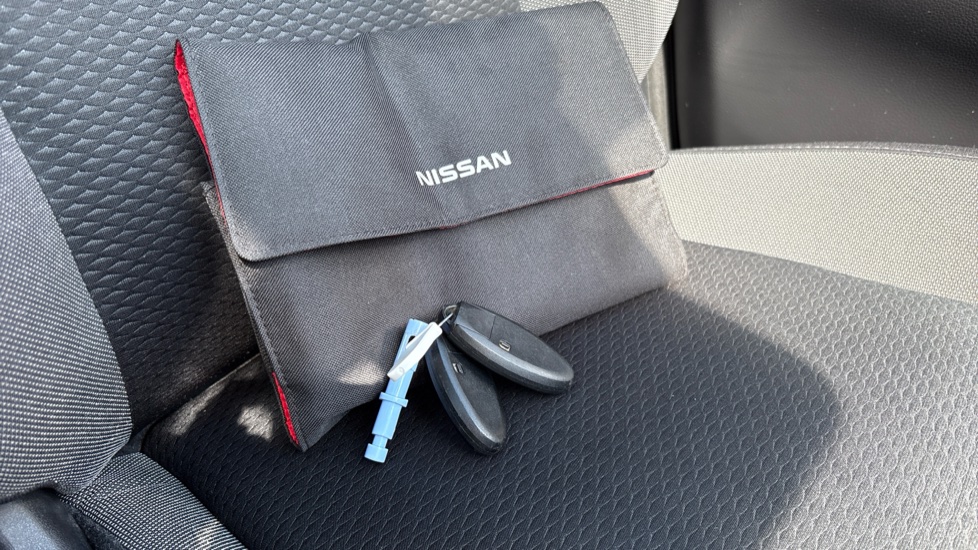 Nissan Qashqai 1.5 dCi N-Connecta 5dr Diesel Hatchback - Image 19