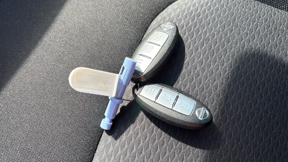 Nissan Qashqai 1.5 dCi N-Connecta 5dr Diesel Hatchback - Image 20