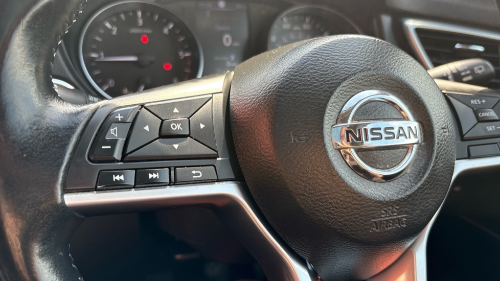 Nissan Qashqai 1.5 dCi N-Connecta 5dr Diesel Hatchback - Image 21
