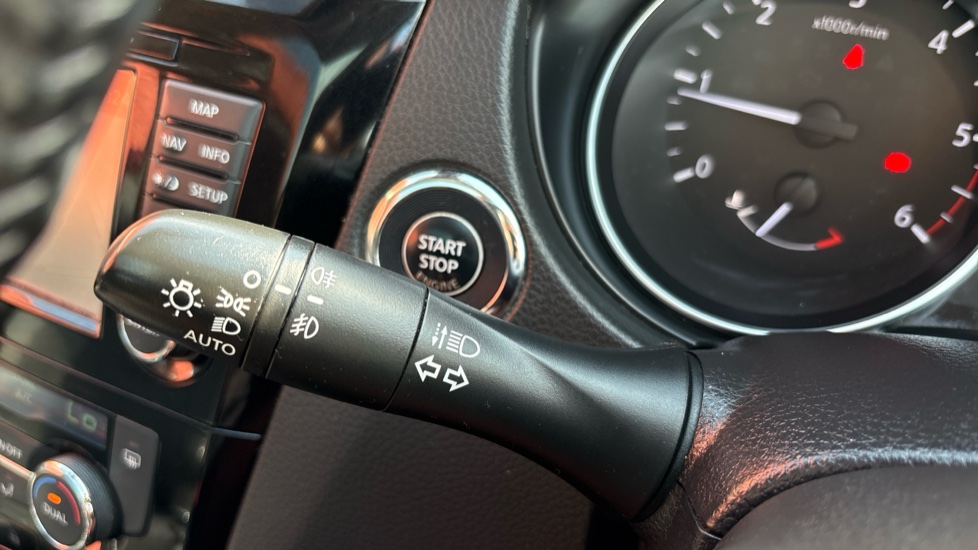 Nissan Qashqai 1.5 dCi N-Connecta 5dr Diesel Hatchback - Image 26