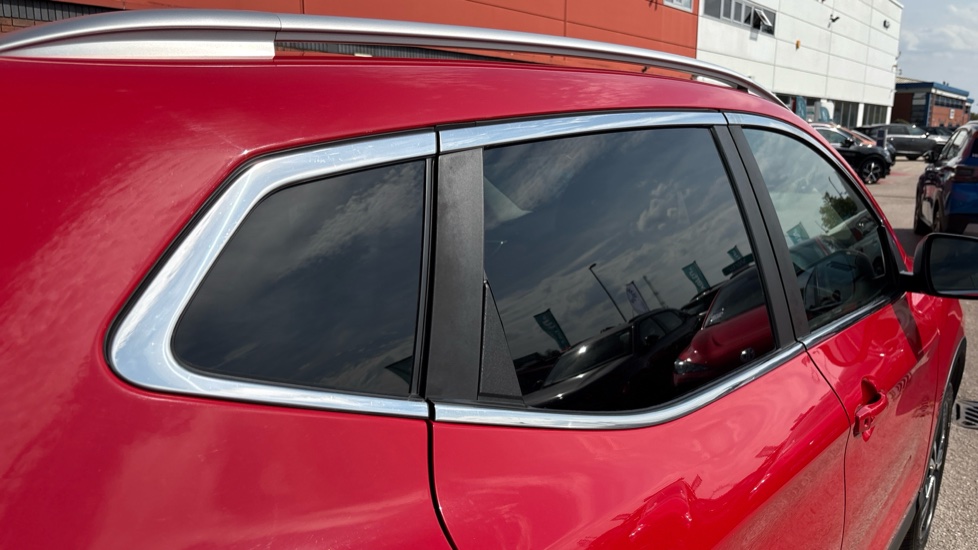 Nissan Qashqai 1.5 dCi N-Connecta 5dr Diesel Hatchback - Image 31