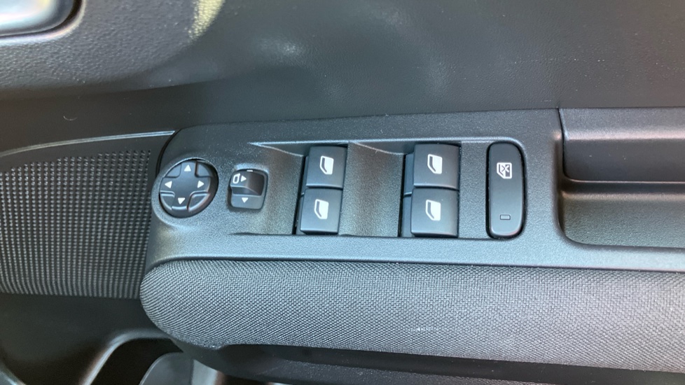 Citroen C3 Aircross 1.2 PureTech 130 Shine Plus 5dr EAT6 Petrol Hatchback - Image 24