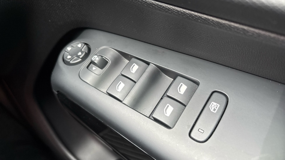 Citroen C5 Aircross 1.5 BlueHDi C-Series Edition 5dr EAT8 Diesel Hatchback - Image 32
