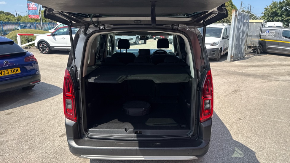 Citroen Berlingo 100kW Flair XTR M 50kWh 5dr Auto Electric Estate - Image 4