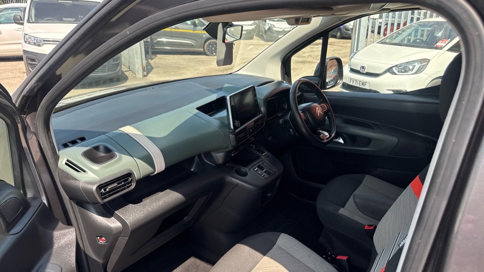 Citroen Berlingo 100kW Flair XTR M 50kWh 5dr Auto Electric Estate - Image 9