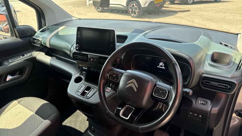 Citroen Berlingo 100kW Flair XTR M 50kWh 5dr Auto Electric Estate - Image 11