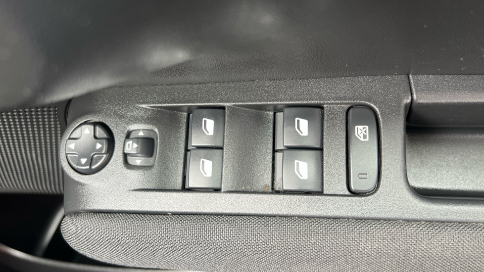 Citroen C3 Aircross 1.2 PureTech 130 Shine Plus 5dr EAT6 Petrol Hatchback - Image 24