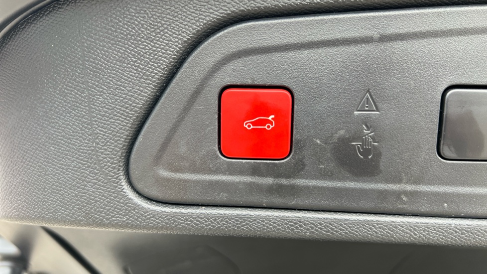 Citroen C5 Aircross 1.2 PureTech C-Series Edition 5dr EAT8 Petrol Hatchback - Image 29