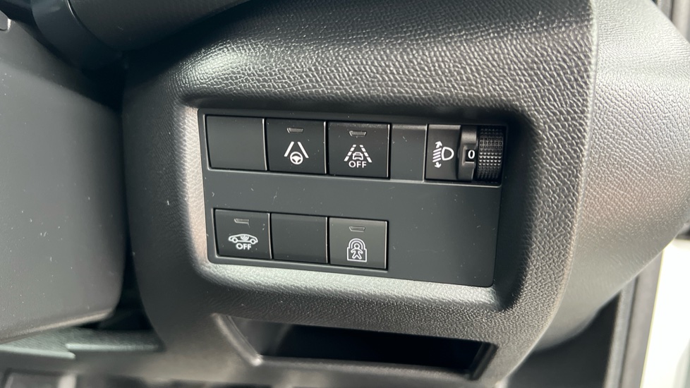 Citroen C5 Aircross 1.2 PureTech C-Series Edition 5dr EAT8 Petrol Hatchback - Image 33