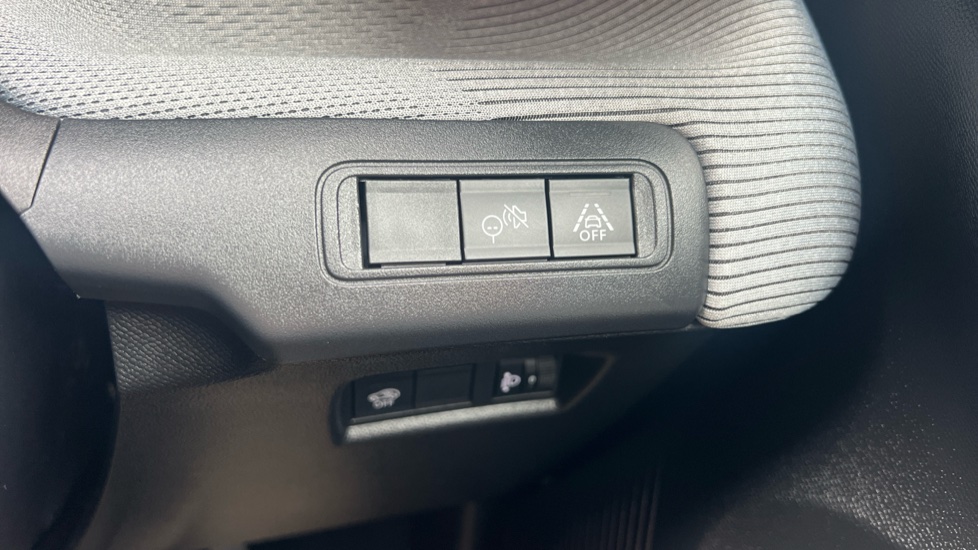 Citroen C3 Aircross 1.2 Hybrid [136] Max 5dr e-DCS6 Petrol Hatchback - Image 25