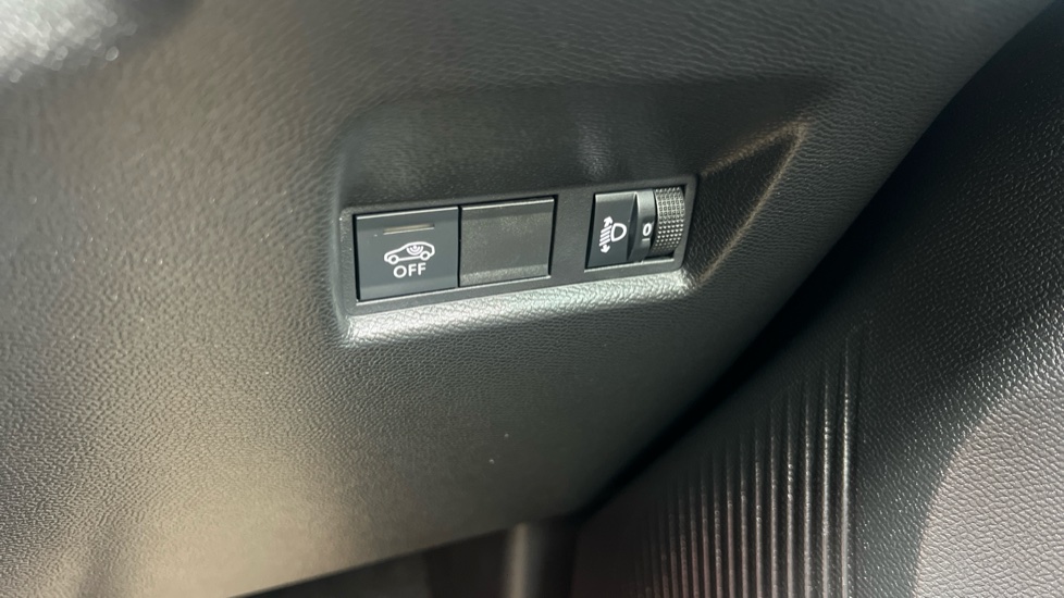 Citroen C3 Aircross 1.2 Hybrid [136] Max 5dr e-DCS6 Petrol Hatchback - Image 26