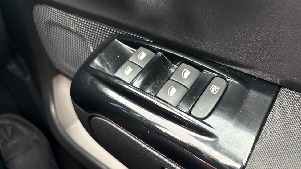 Citroen C3 1.2 PureTech 83 Flair 5dr Petrol Hatchback - Image 29