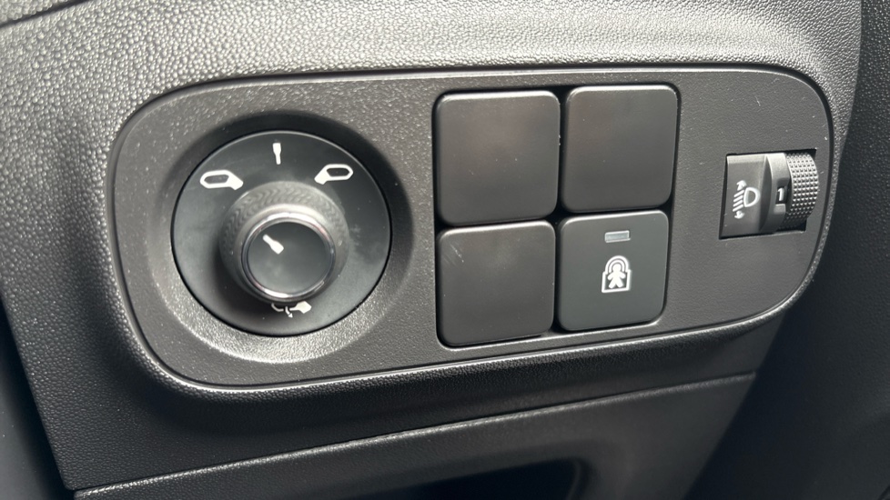 Citroen C3 1.2 PureTech C-Series Edition 5dr Petrol Hatchback - Image 28
