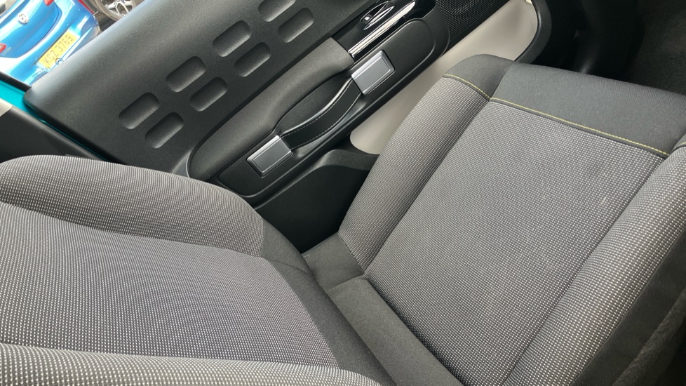 Citroen C3 1.2 PureTech 110 Plus 5dr EAT6 Petrol Hatchback - Image 20