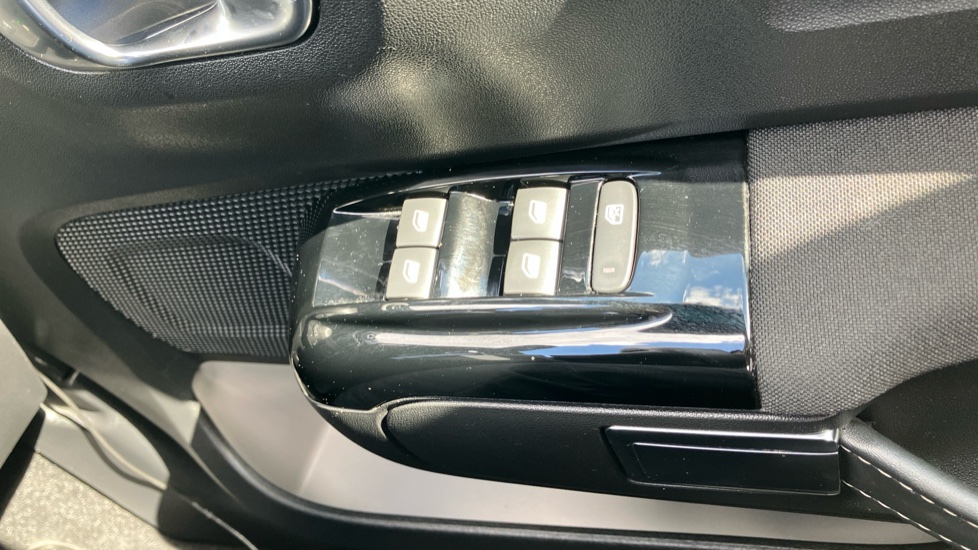 Citroen C3 1.2 PureTech 110 Plus 5dr EAT6 Petrol Hatchback - Image 22