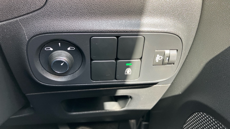 Citroen C3 1.2 PureTech 110 Plus 5dr EAT6 Petrol Hatchback - Image 23