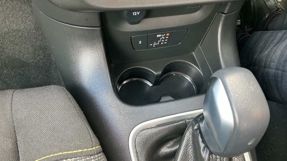 Citroen C3 1.2 PureTech 110 Plus 5dr EAT6 Petrol Hatchback - Image 28