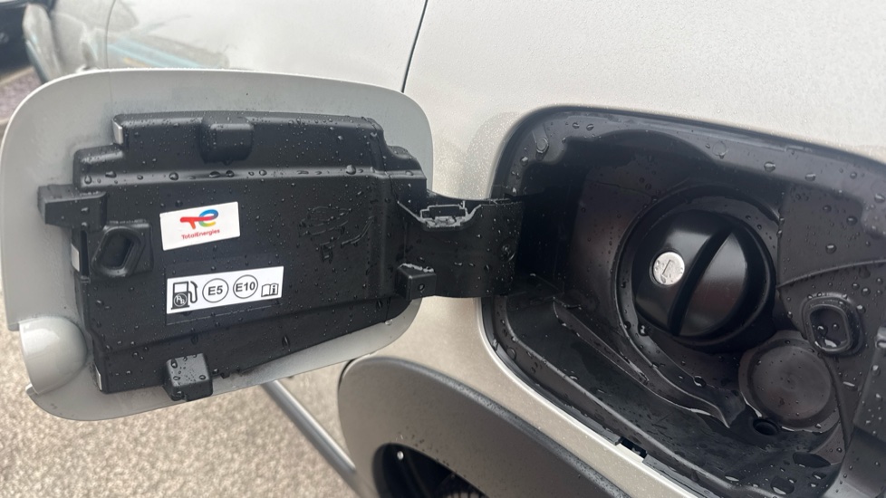 Citroen C3 1.2 PureTech Plus 5dr Petrol Hatchback - Image 19