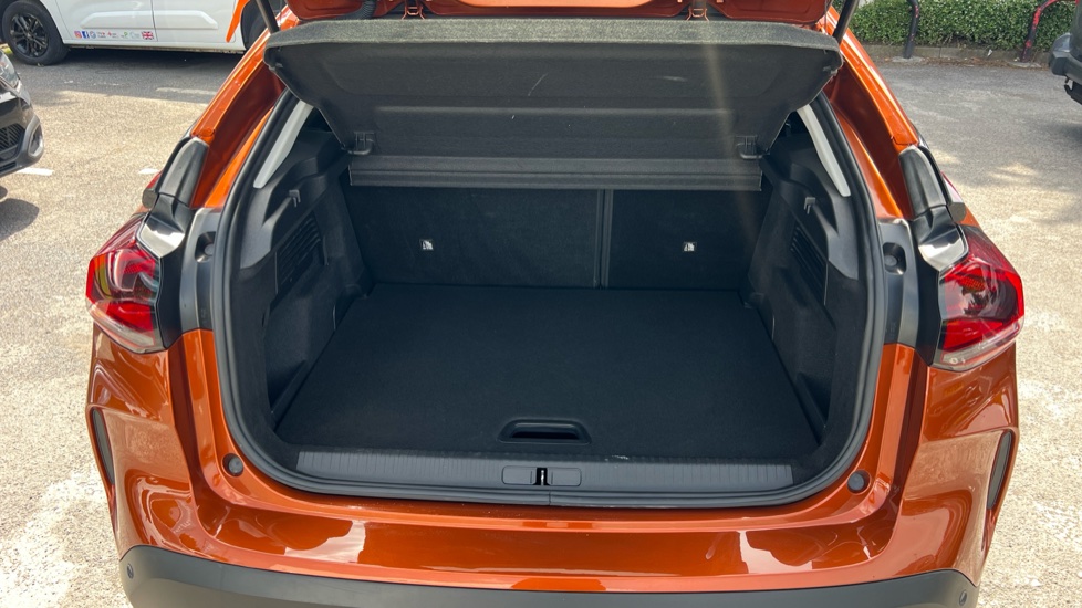 Citroen C4 1.2 PureTech [130] Shine 5dr Petrol Hatchback - Image 4