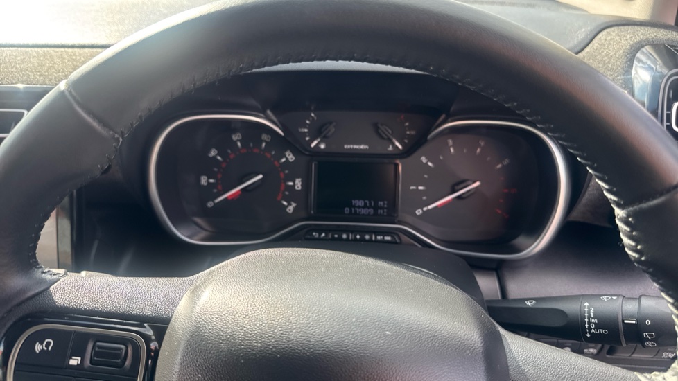 Citroen C3 Aircross 1.2 PureTech 110 Shine Plus 5dr Petrol Hatchback - Image 18
