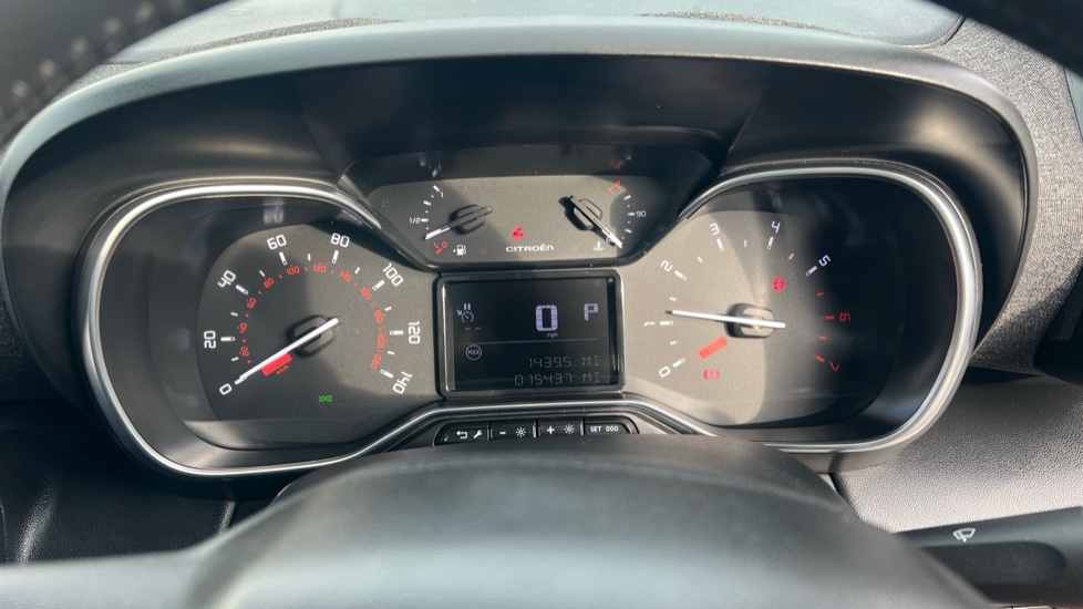 Citroen C3 Aircross 1.2 PureTech 130 Shine Plus 5dr EAT6 Petrol Hatchback - Image 18