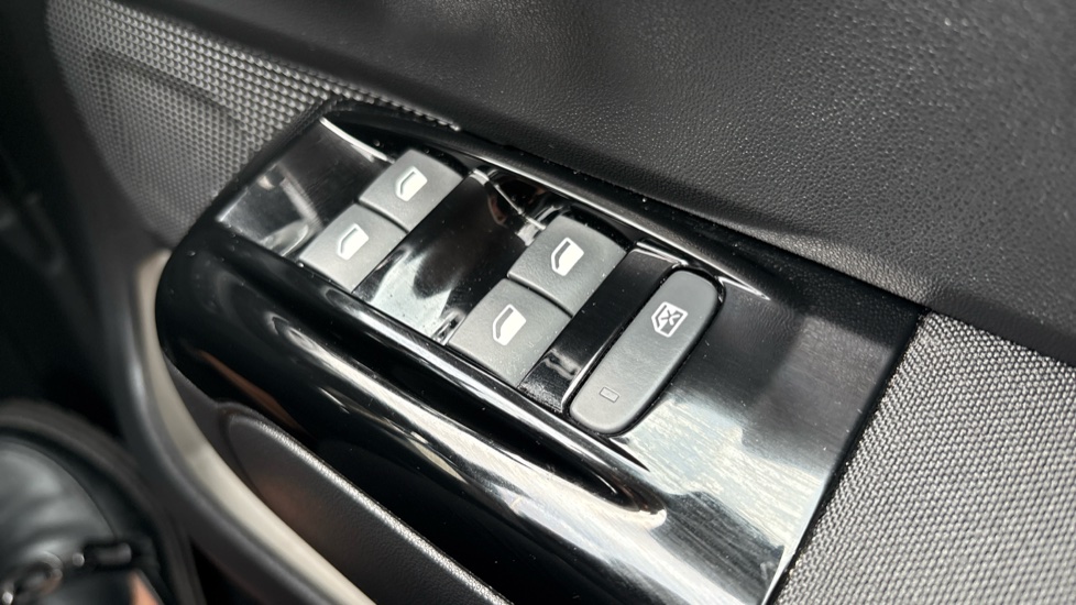 Citroen C3 1.2 PureTech Plus 5dr Petrol Hatchback - Image 30