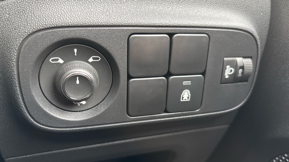 Citroen C3 1.2 PureTech Plus 5dr Petrol Hatchback - Image 31