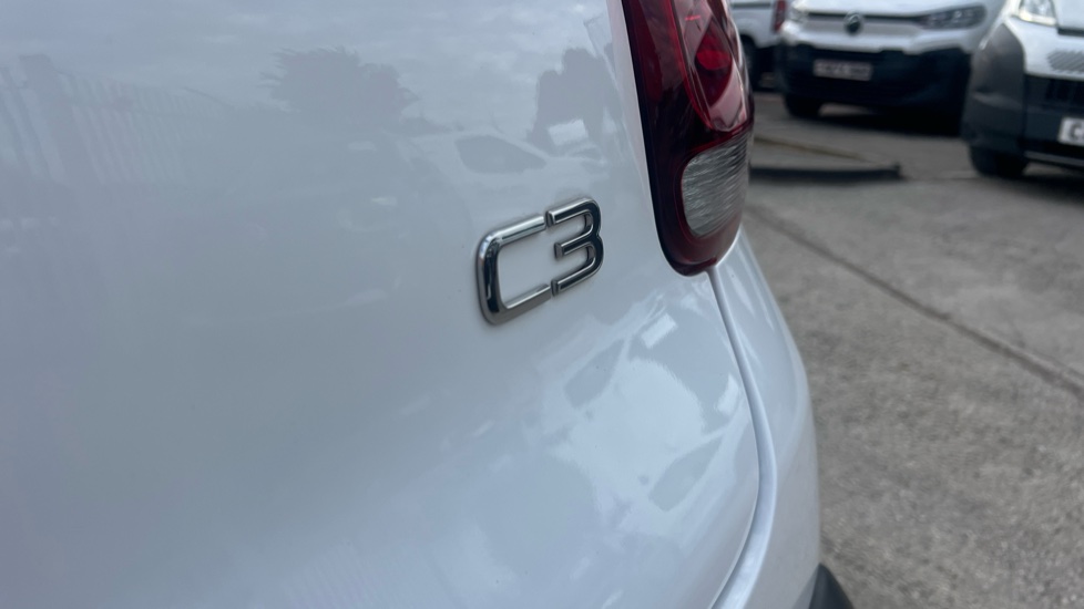 Citroen C3 1.2 PureTech Plus 5dr Petrol Hatchback - Image 19