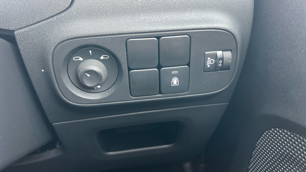 Citroen C3 1.2 PureTech Plus 5dr Petrol Hatchback - Image 30