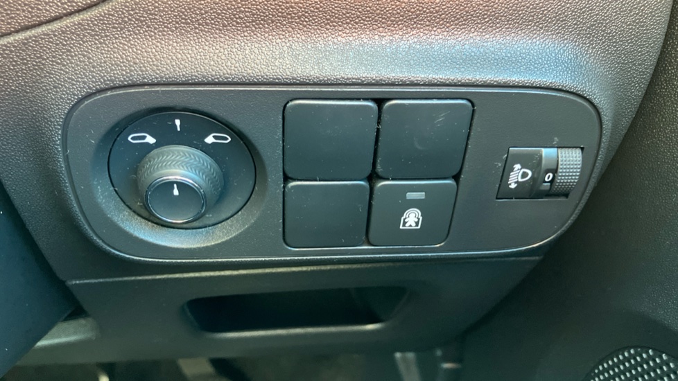 Citroen C3 1.2 PureTech Shine 5dr Petrol Hatchback - Image 33