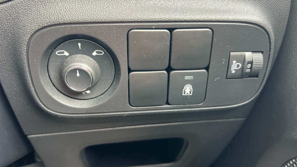 Citroen C3 1.2 PureTech C-Series Edition 5dr Petrol Hatchback - Image 25