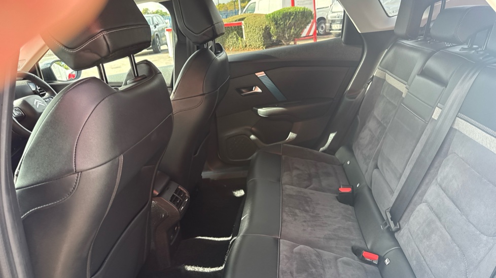 Citroen C4 X 100kW Shine Plus 50kWh 4dr Auto Electric Saloon - Image 16