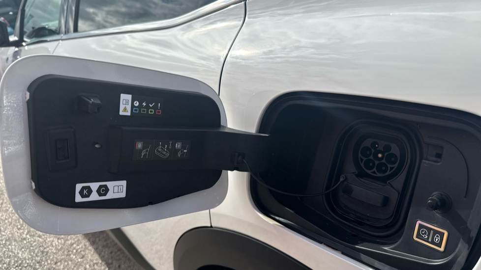 Citroen C4 X 100kW Shine Plus 50kWh 4dr Auto Electric Saloon - Image 19