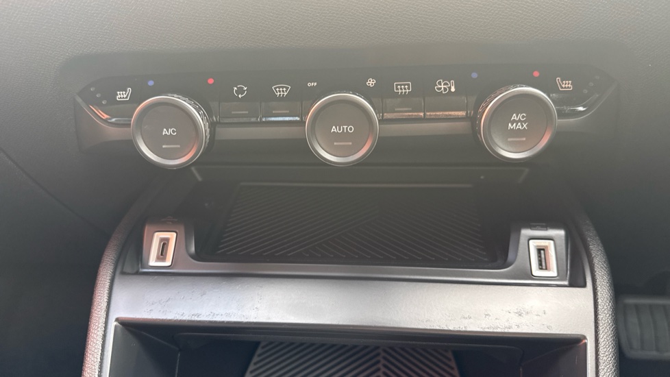 Citroen C4 X 100kW Shine Plus 50kWh 4dr Auto Electric Saloon - Image 27