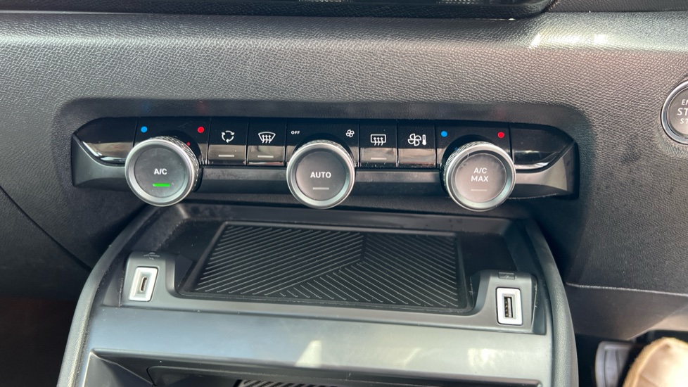 Citroen C4 100kW Shine 50kWh 5dr Auto Electric Hatchback - Image 32