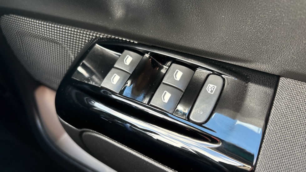 Citroen C3 1.2 PureTech Shine Plus 5dr Petrol Hatchback - Image 29