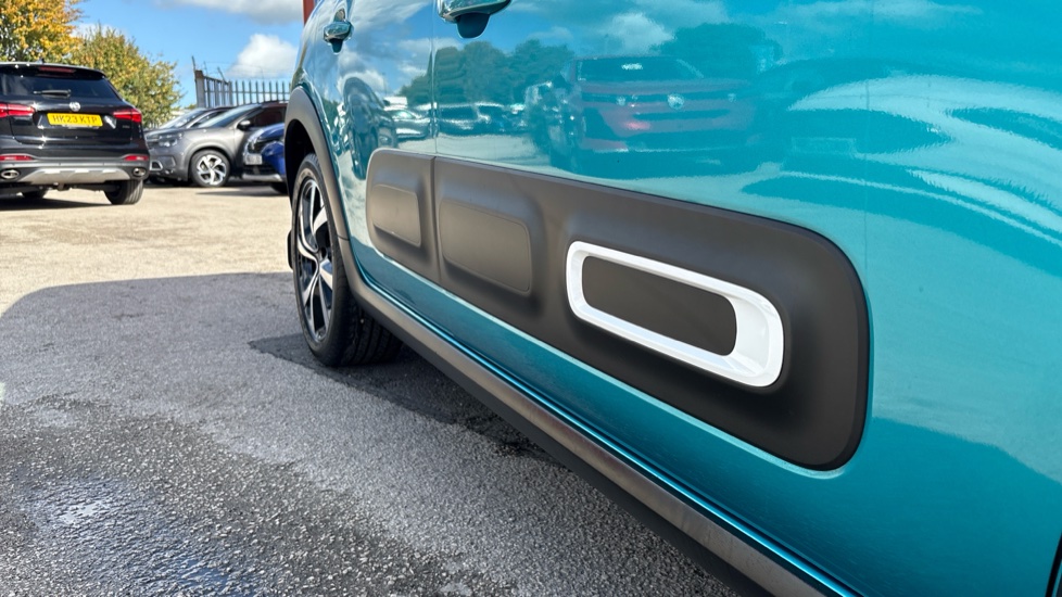 Citroen C3 1.2 PureTech Shine Plus 5dr Petrol Hatchback - Image 35