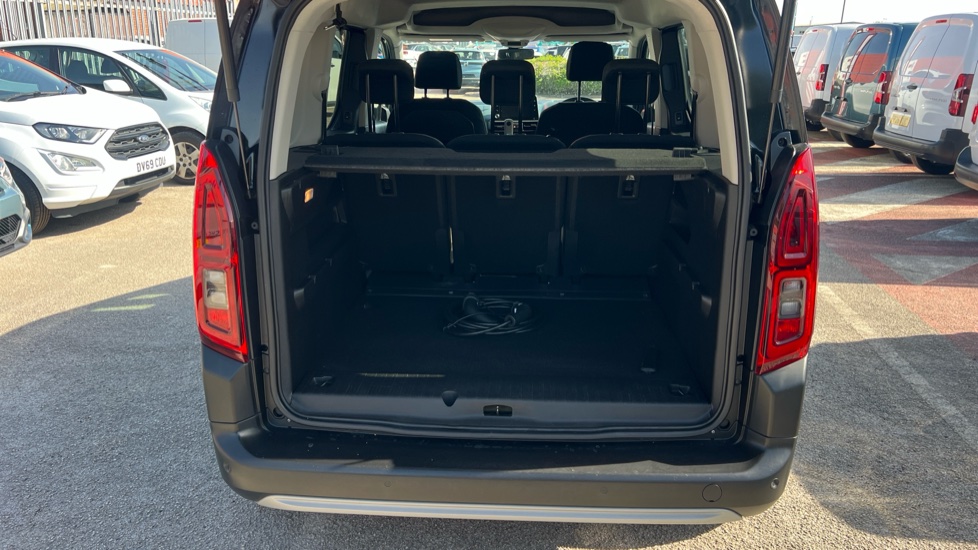 Citroen Berlingo 100kW Flair XTR M 50kWh 5dr Auto Electric Estate - Image 4