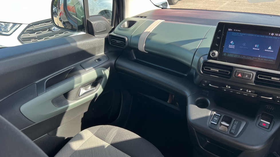 Citroen Berlingo 100kW Flair XTR M 50kWh 5dr Auto Electric Estate - Image 14