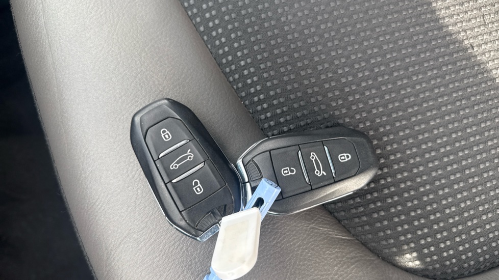 Citroen C4 Space Tourer 1.5 BlueHDi 130 Flair 5dr Diesel Estate - Image 20