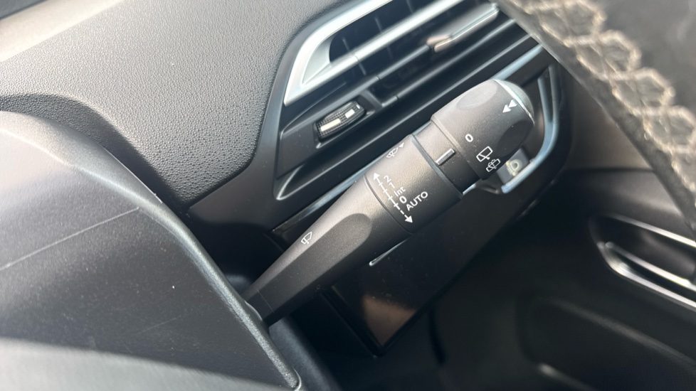 Citroen C4 Space Tourer 1.5 BlueHDi 130 Flair 5dr Diesel Estate - Image 34