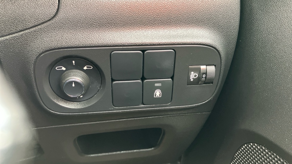 Citroen C3 1.2 PureTech Shine 5dr Petrol Hatchback - Image 31