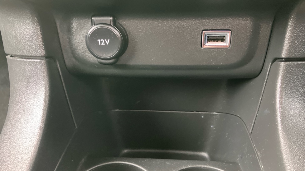 Citroen C3 1.2 PureTech Shine 5dr Petrol Hatchback - Image 38
