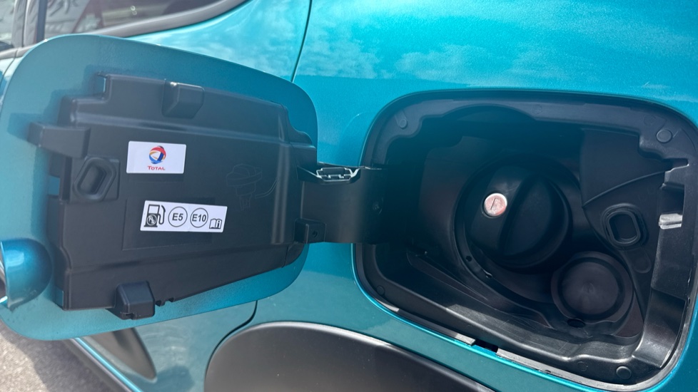 Citroen C3 1.2 PureTech 110 Shine Plus 5dr Petrol Hatchback - Image 21