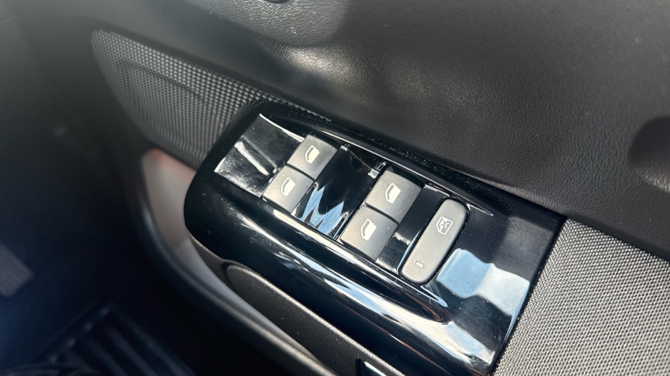 Citroen C3 1.2 PureTech 110 Shine Plus 5dr Petrol Hatchback - Image 24