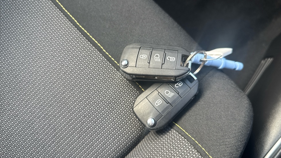 Citroen C3 1.2 PureTech C-Series Edition 5dr Petrol Hatchback - Image 20