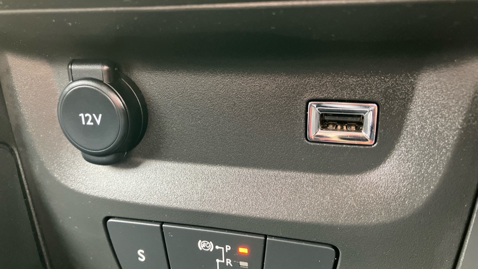 Citroen C3 1.2 PureTech 110 C-Series Edition 5dr EAT6 Petrol Hatchback - Image 34