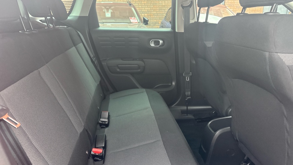 Citroen C3 Aircross 1.2 PureTech 110 Shine 5dr Petrol Hatchback - Image 16